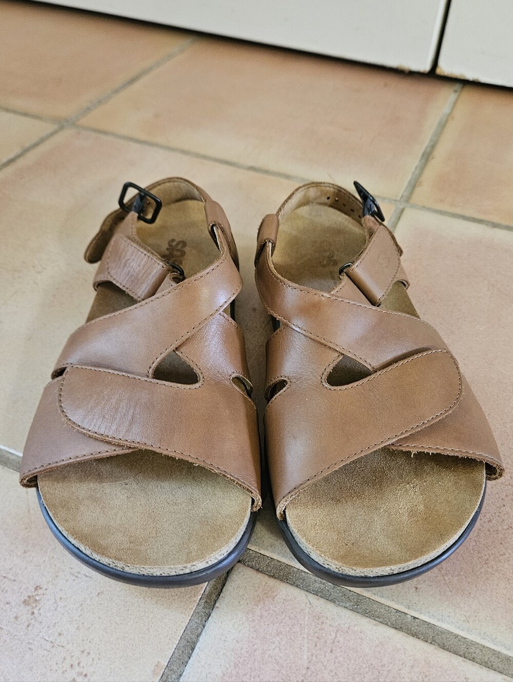 SAS Huggy All Day Sandal In Caramel